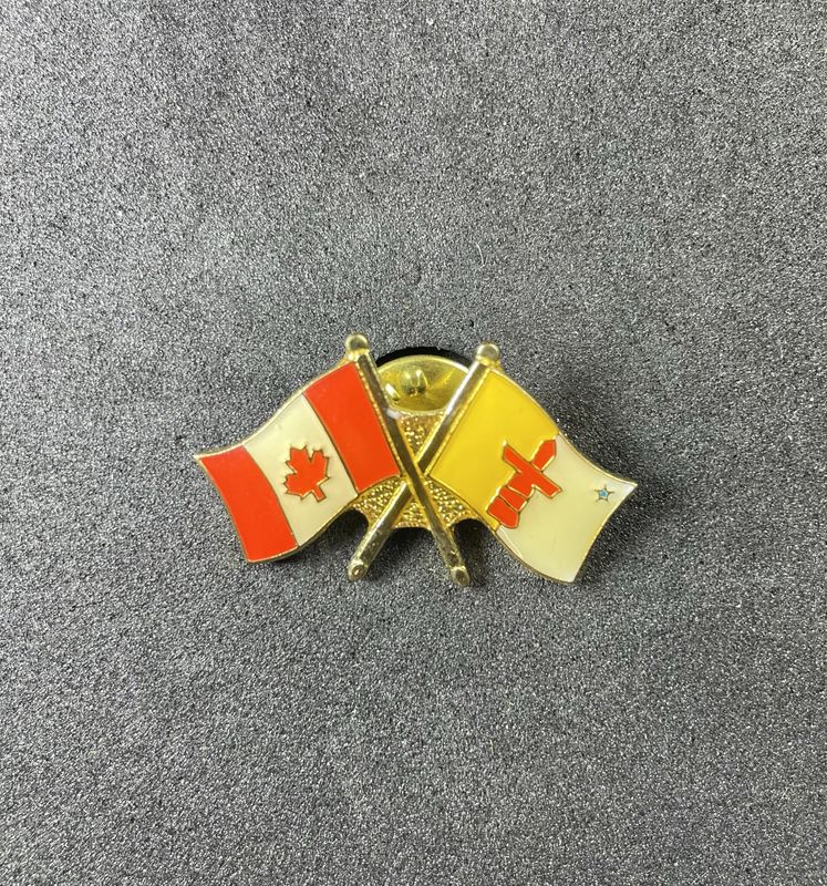 Canada/ Nunavut cross pin