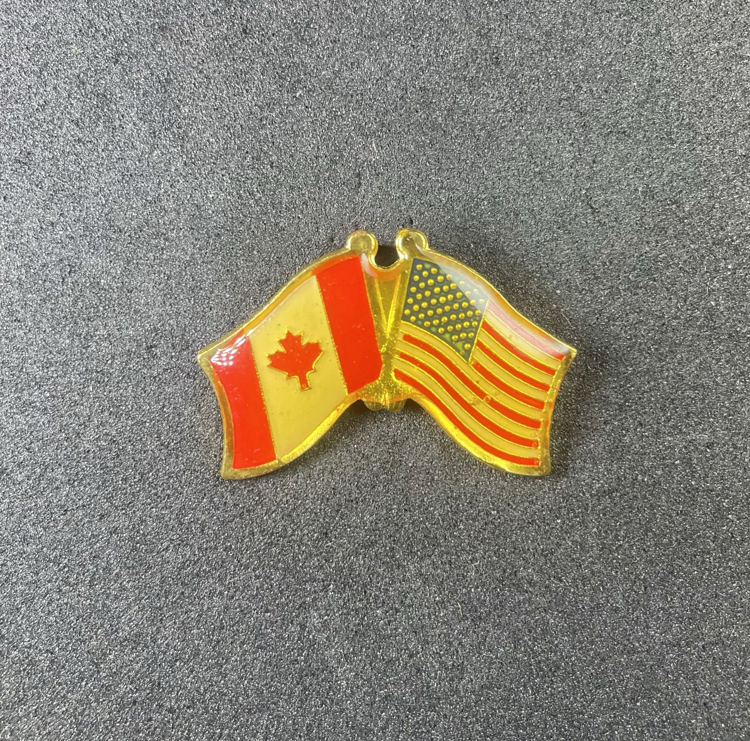 Canada/USA cross pin