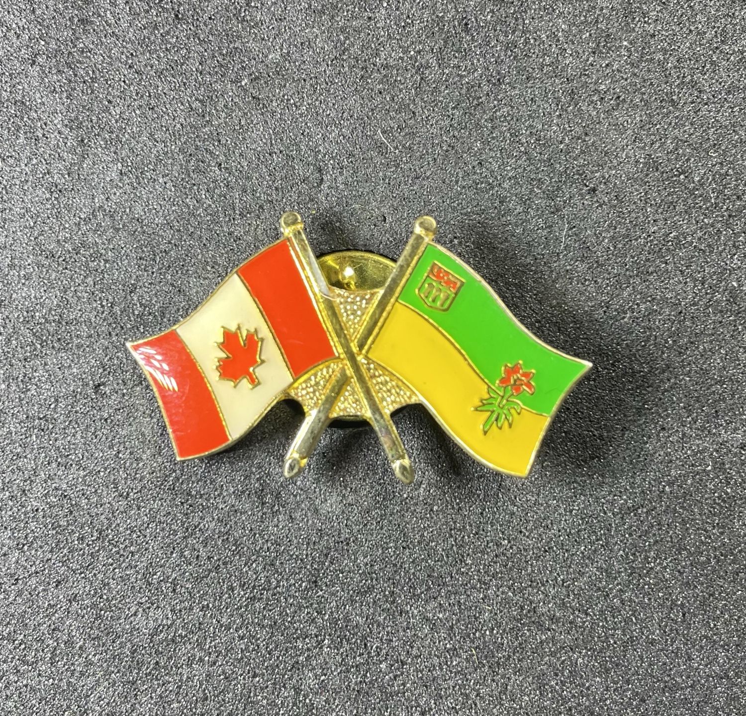 Canada/ Saskatchewan cross pin