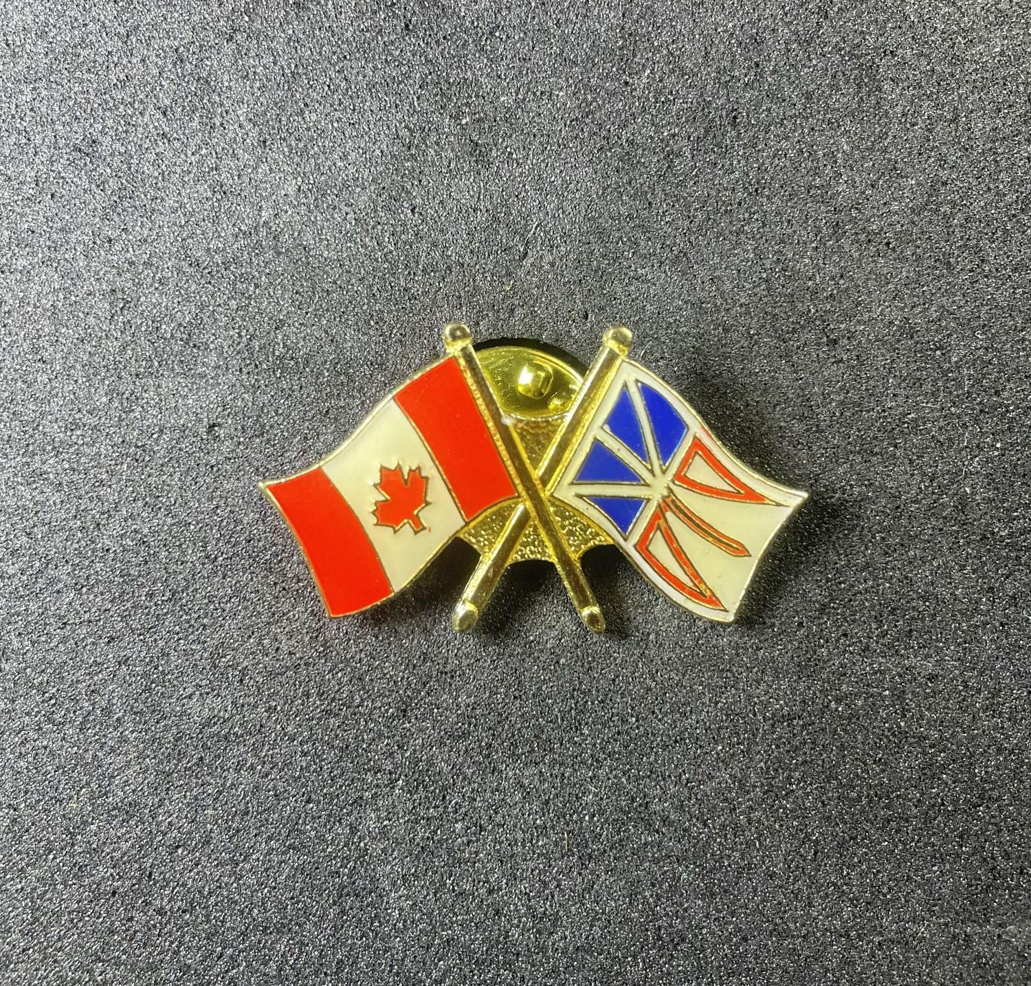 Canada/Newfoundland and Labrador cross pin