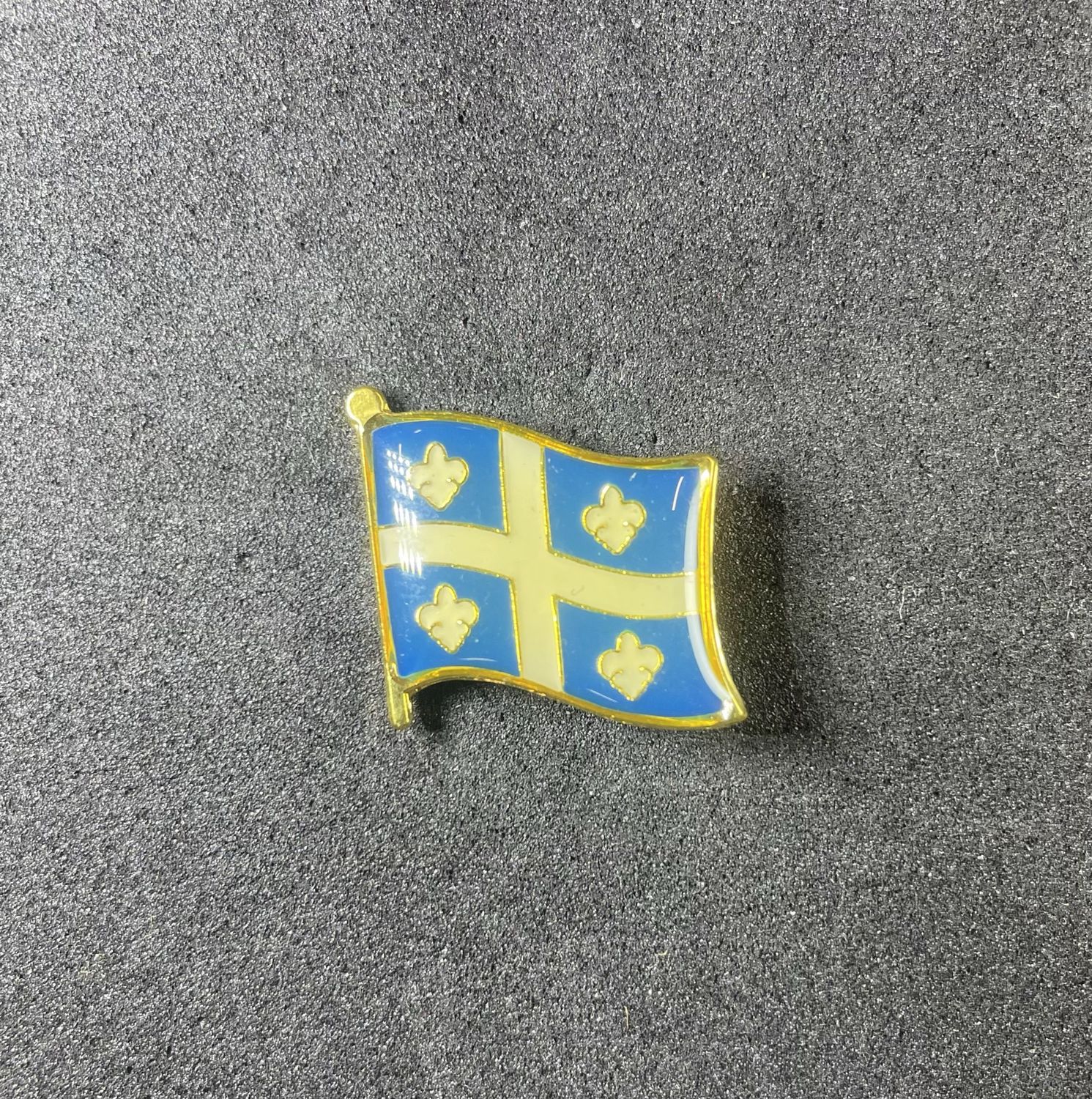Quebec pin