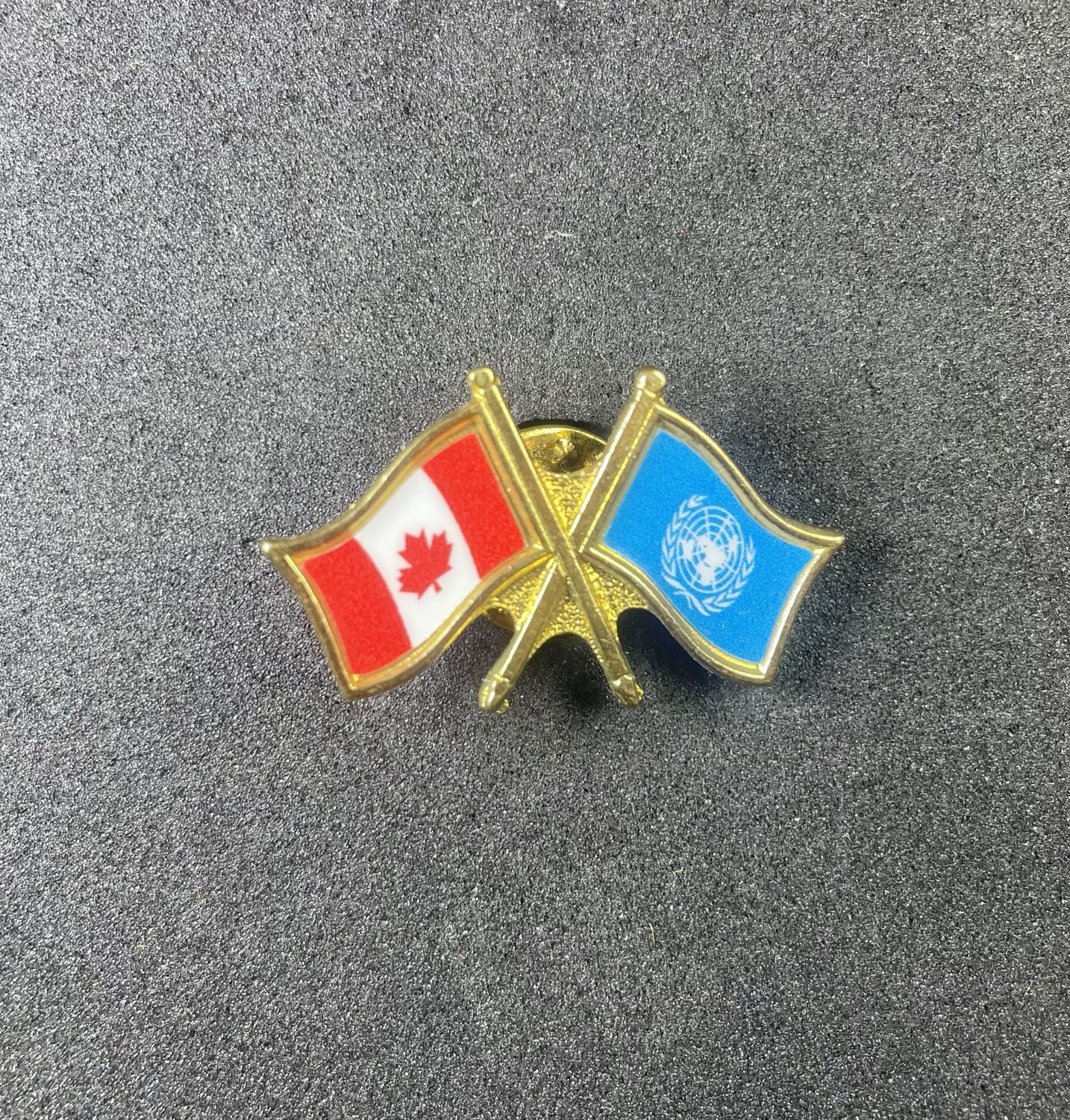 Canada/United Nations cross pin