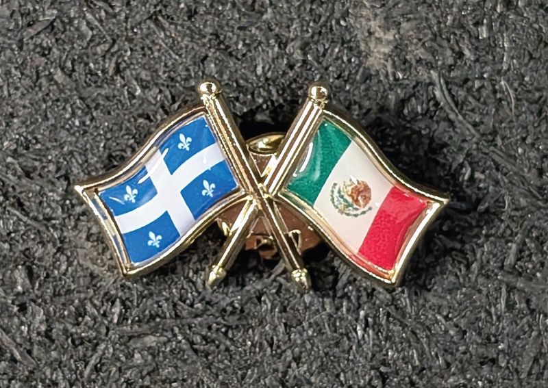Québec/ Mexique épinglette croisée