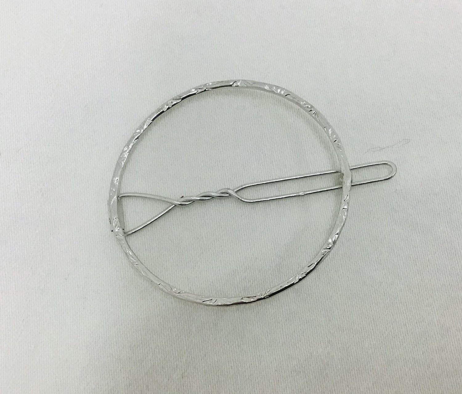 Circle Of Kindness Hair Clip (Silver)