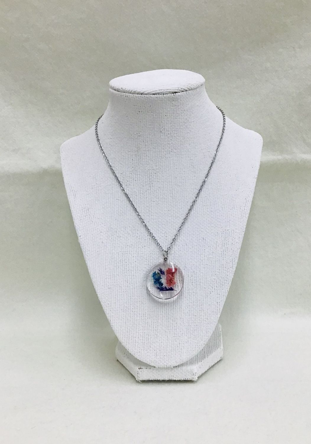 Round Necklace with Dried Flowers