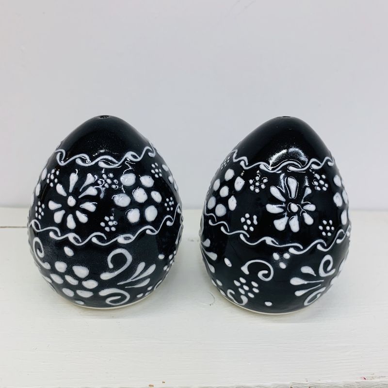 Salt and Pepper Shaker Black and White, Mexico