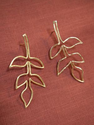 Fauna Wire Earrings Gold, India