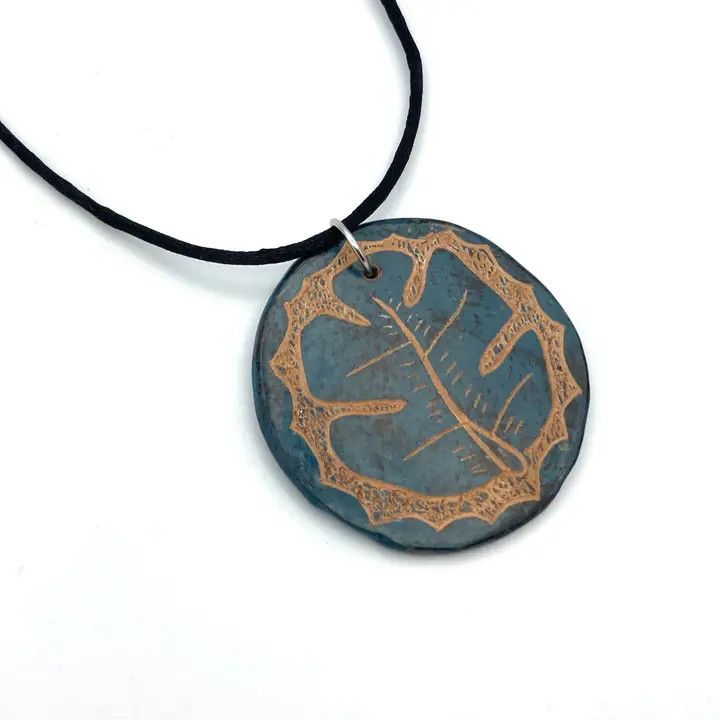 Amydrium Medium Leaf Ceramic Necklace, Nicaragua