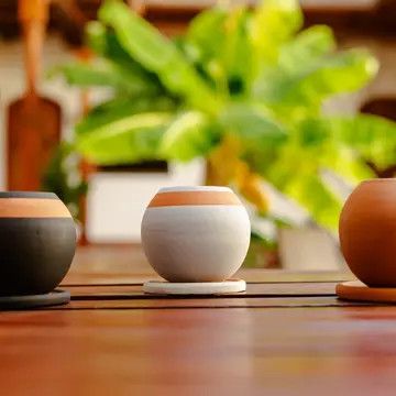 Round Planter with Drainage Plate - Black, Nicaragua