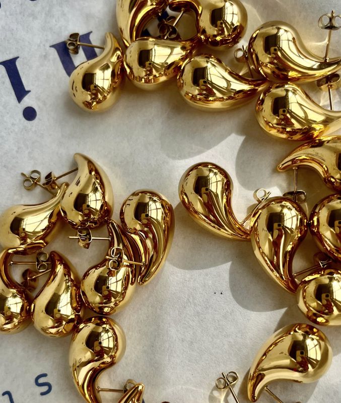 Bonnie Studios - Bieber drop earrings gold