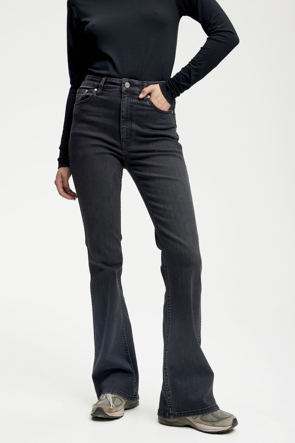 Gestuz - Emilinda flared jeans washed grey