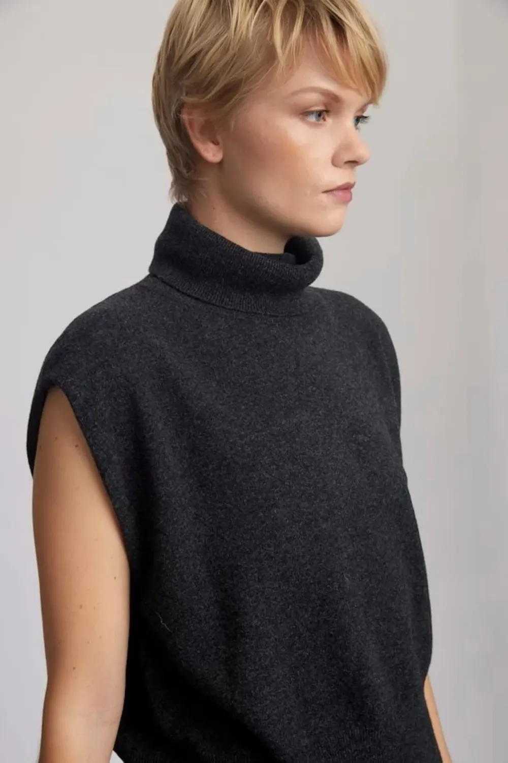 Gestuz - Manzi waistcoat deep graphite melange