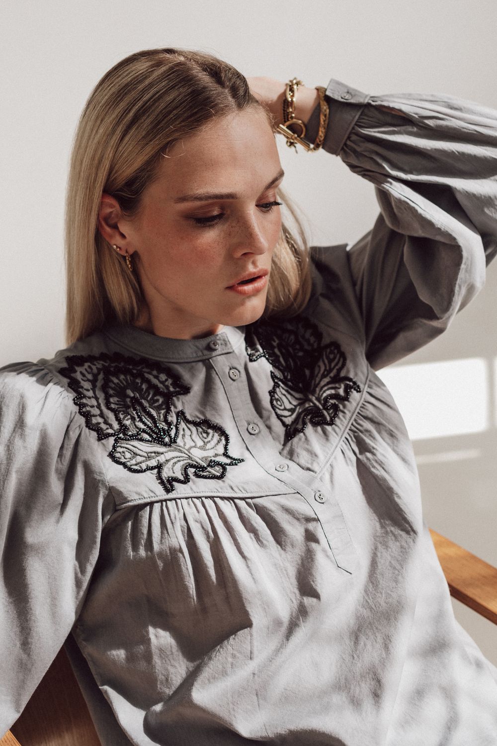 Honnete Atelier - Feather blouse grey