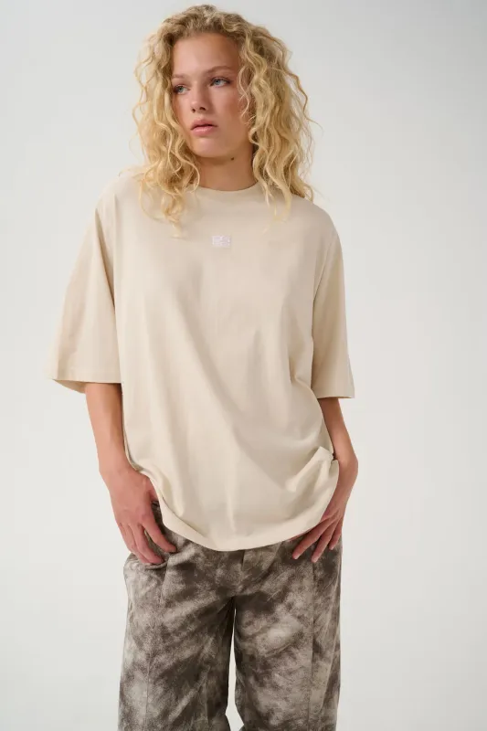 Gestuz - Erica Emb tee ancient scroll