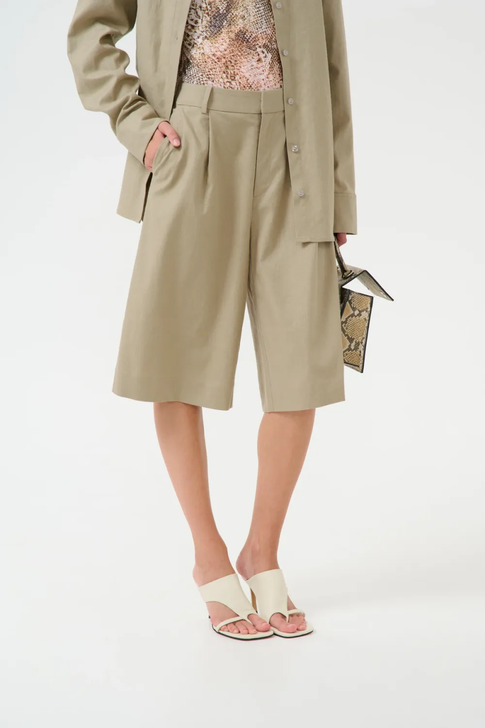 Gestuz - Izza linen short silver sage