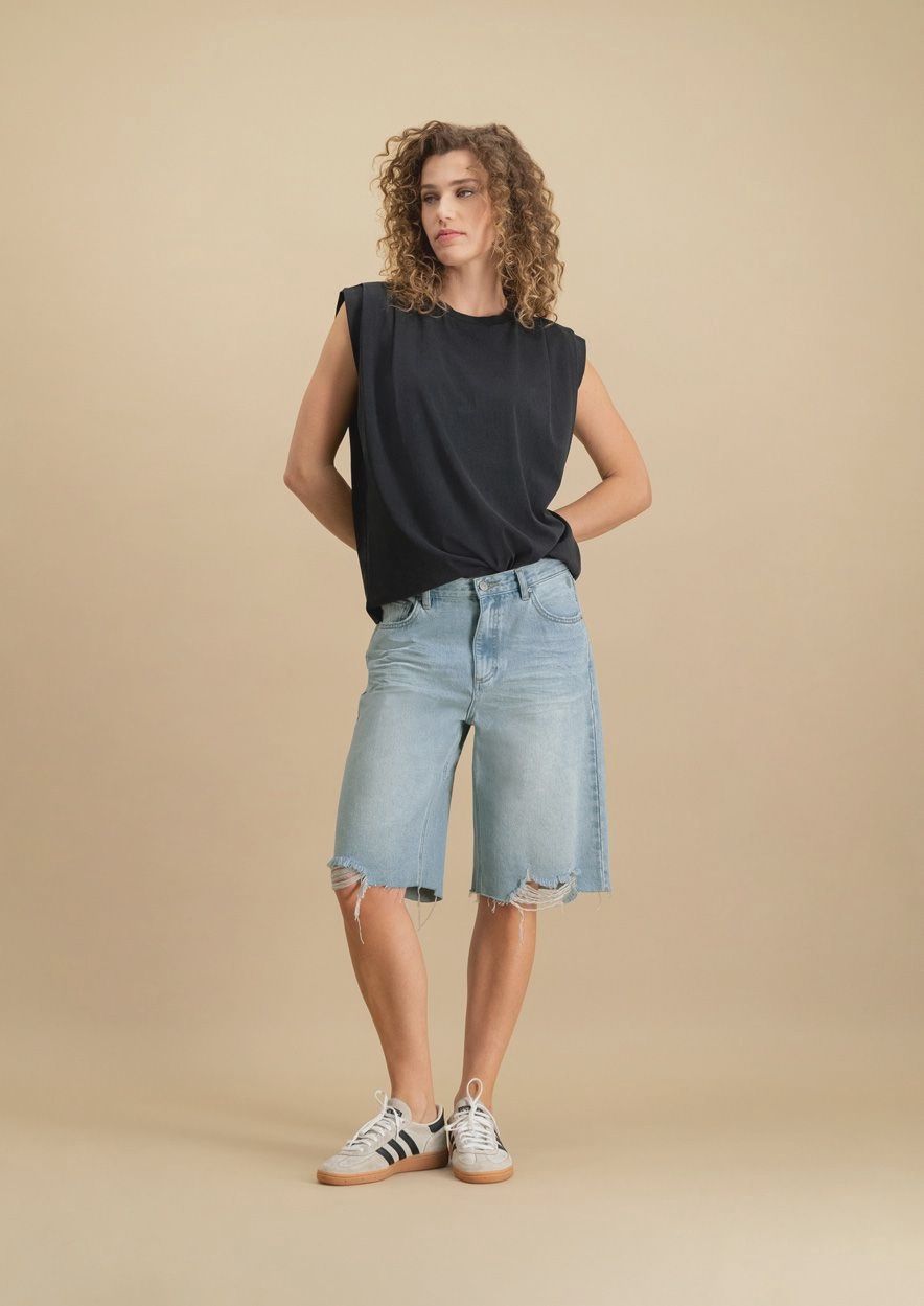 Circle of Trust - Lacy tee Washed black