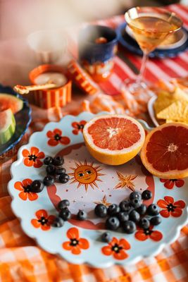 All the luck in the world-Large round plate with poppies