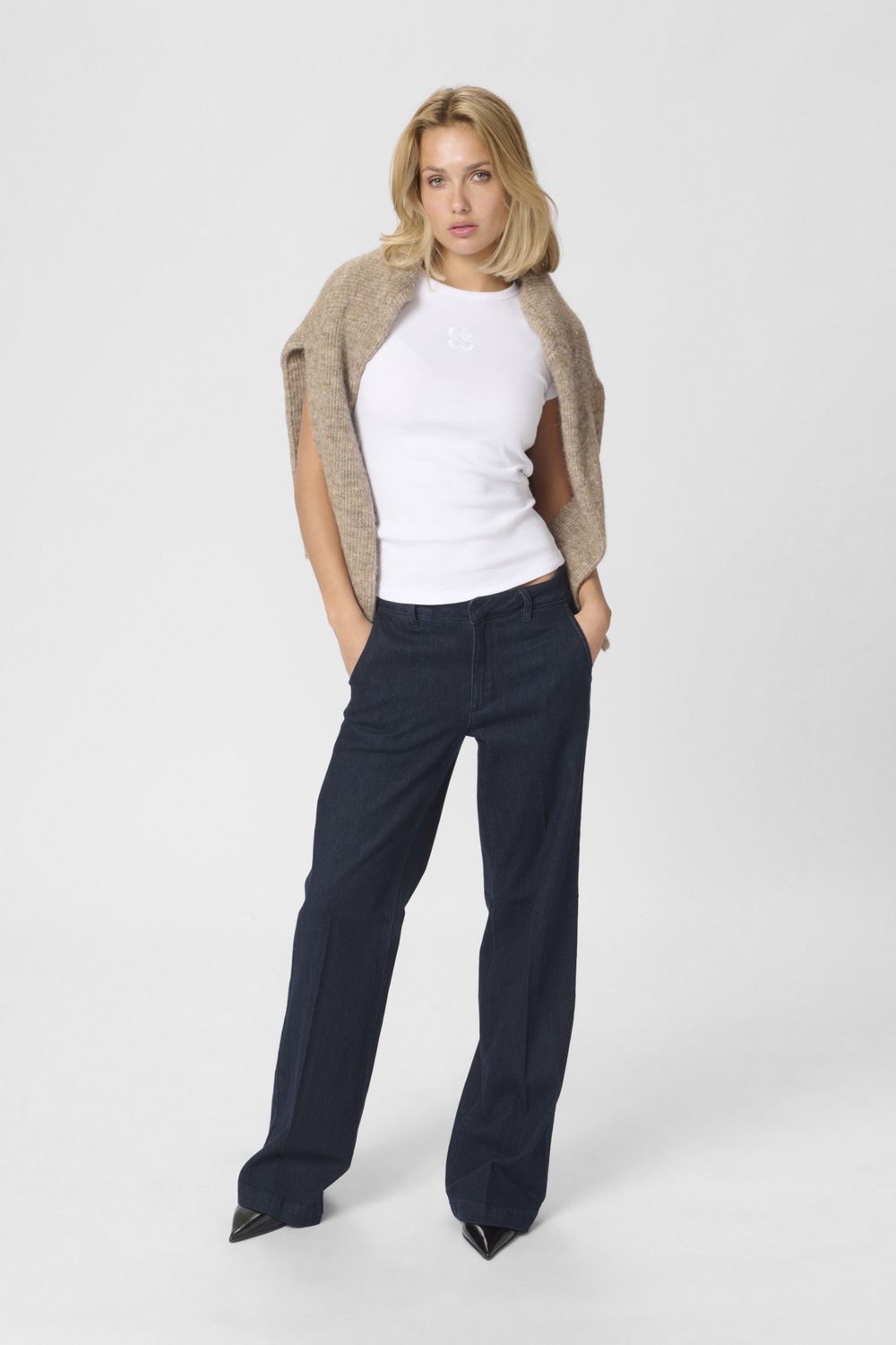 My Essential Wardrobe - The Lara pant dark blue