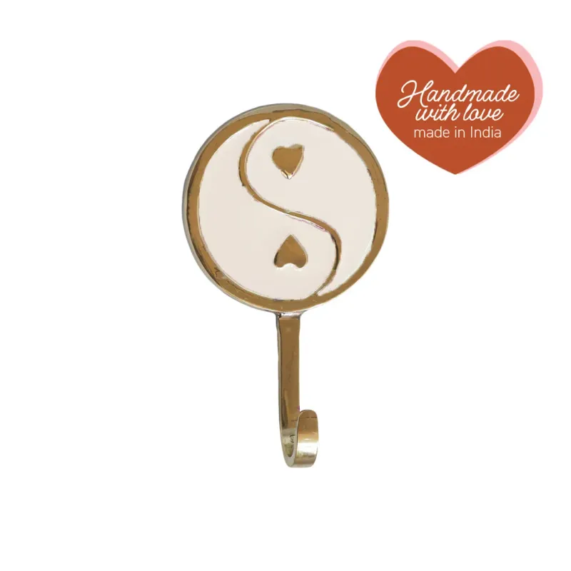 All the Luck in the World - Haak messing Yinyang wit