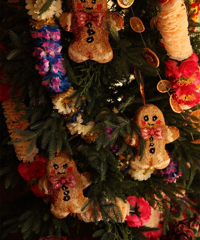 Doing Goods - Ginger Bread Gift Hanger