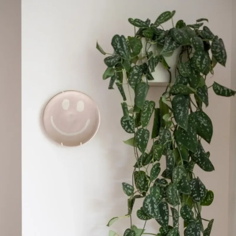 The Clay Shaper - Smiley bordje zacht roze/wit