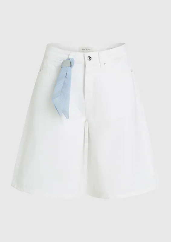 Circle of Trust - Dae Short Fresh White