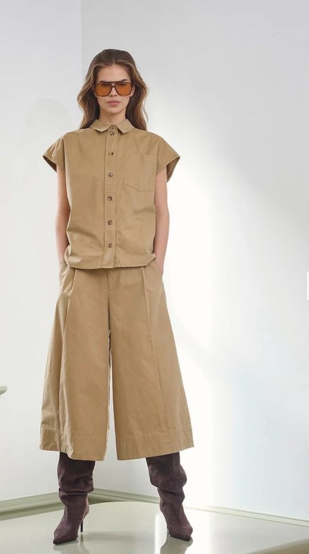 Co'Couture - Evelyn Slit Back Shirt Sand