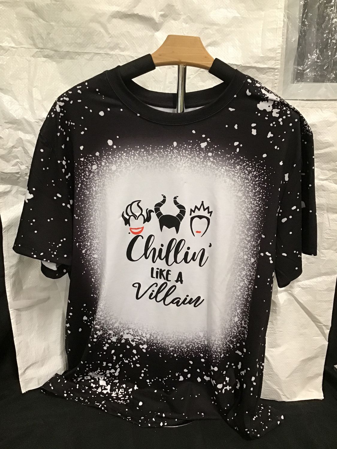 Chillin&#39; Like a Villain Splatter Paint T-Shirt - XL