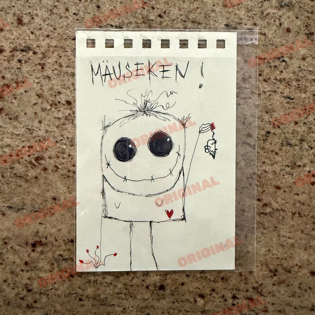 Mäuseken (hält Maus hoch)