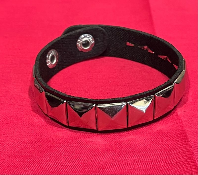 Single Leather Bracelet With Studs