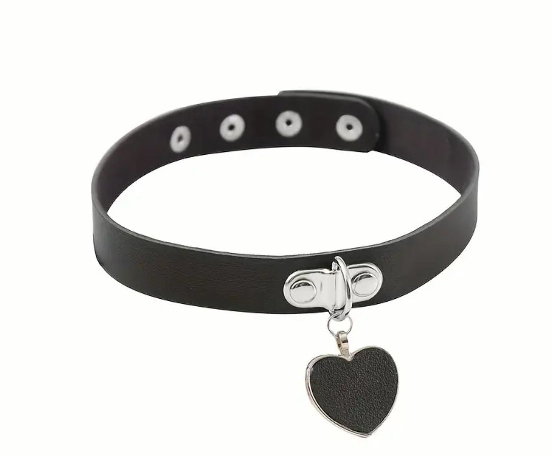 Leather Choker With Heart Black