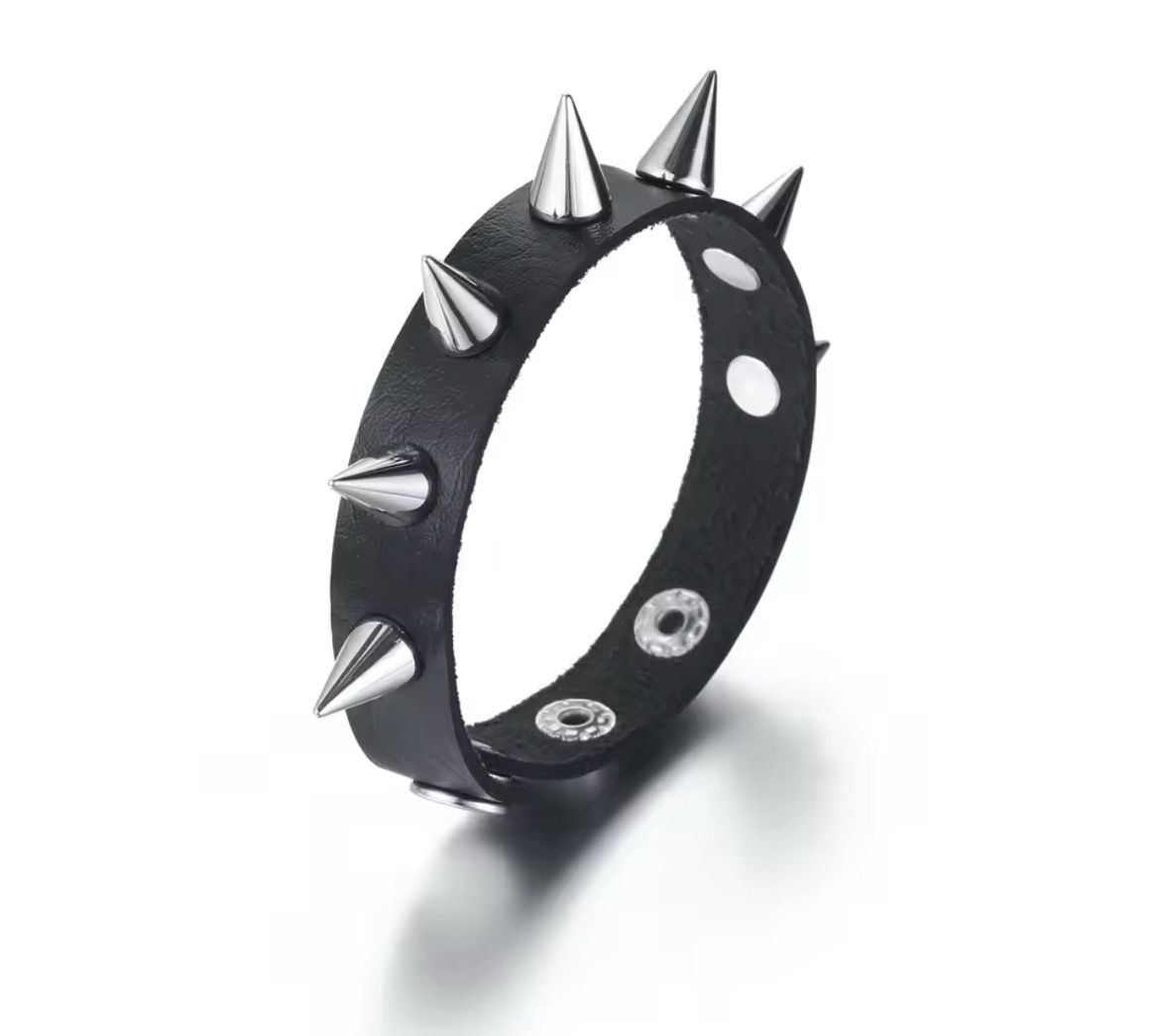 Leather Single Spikes Bracelet