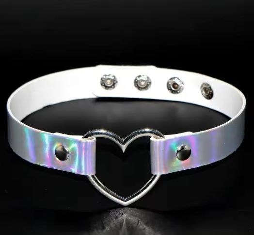 Holographic Choker with Heart