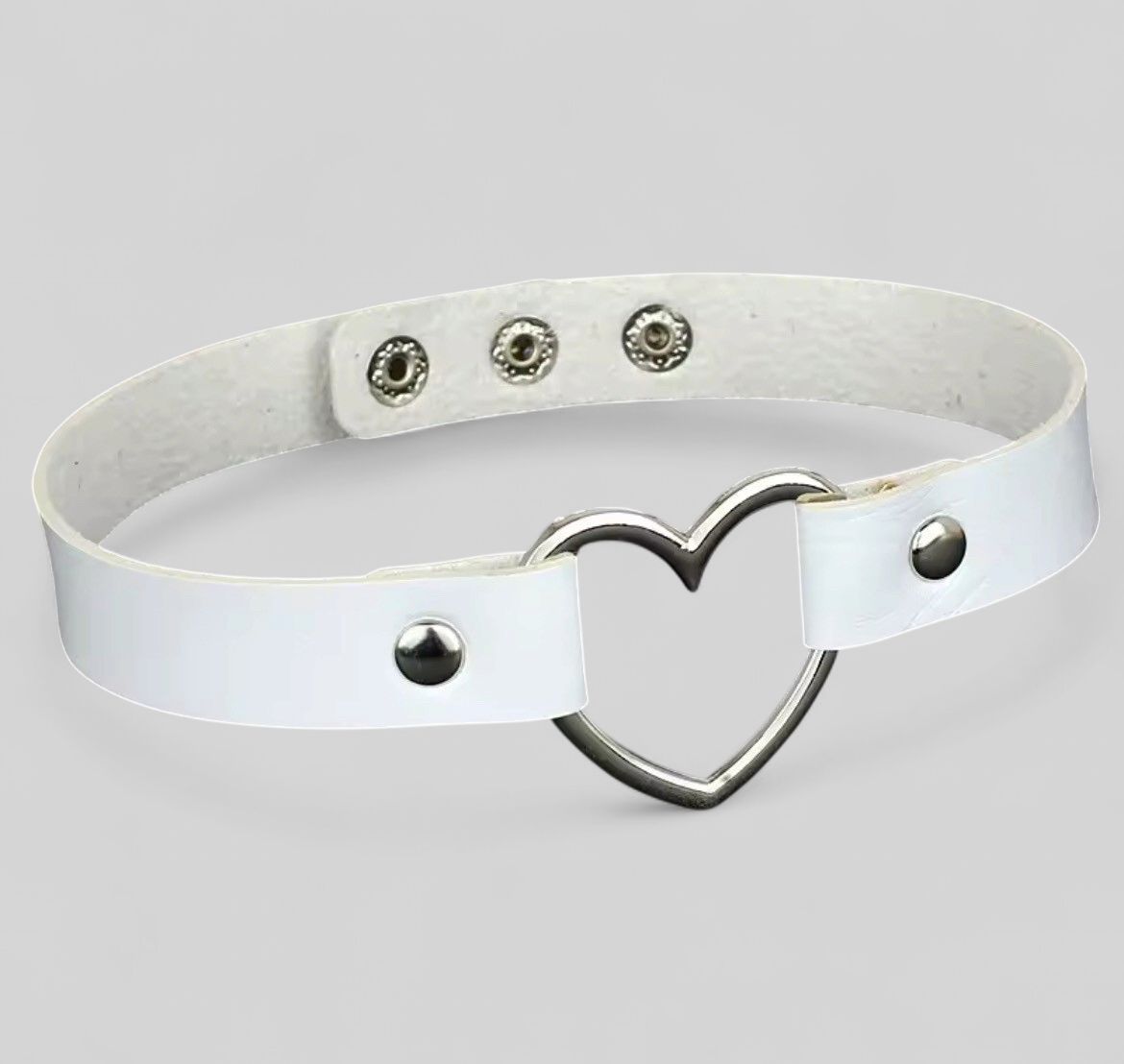 Leather Choker With Heart White