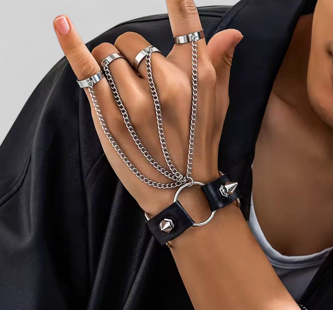 Bracelet With Rings And Spikes