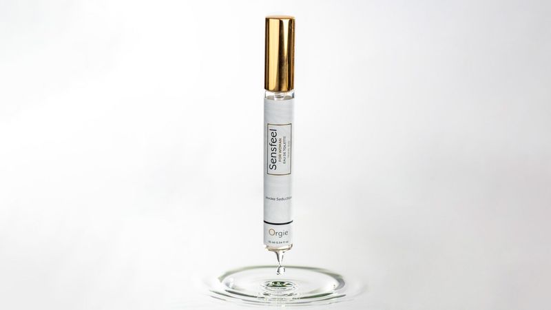 Eau de toilette perfume for woman with 5% pheromone booster ingredient Sensfeel™ for Her