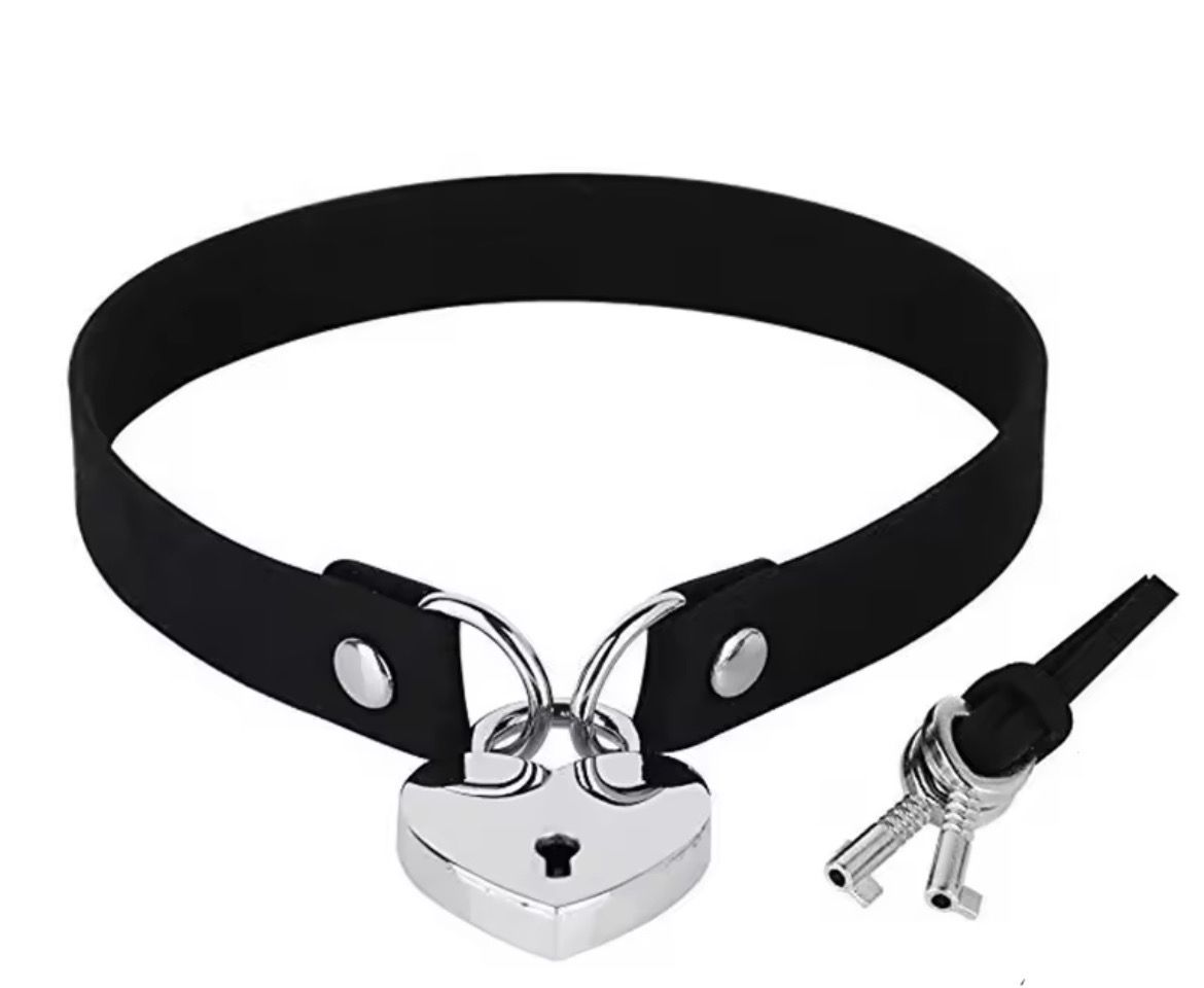 Leather Choker With Heart Lock