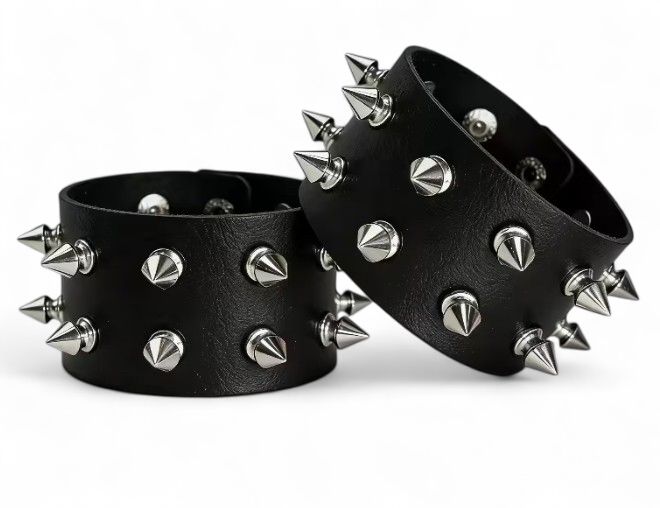 Leather Bracelet With Small Spikes Black