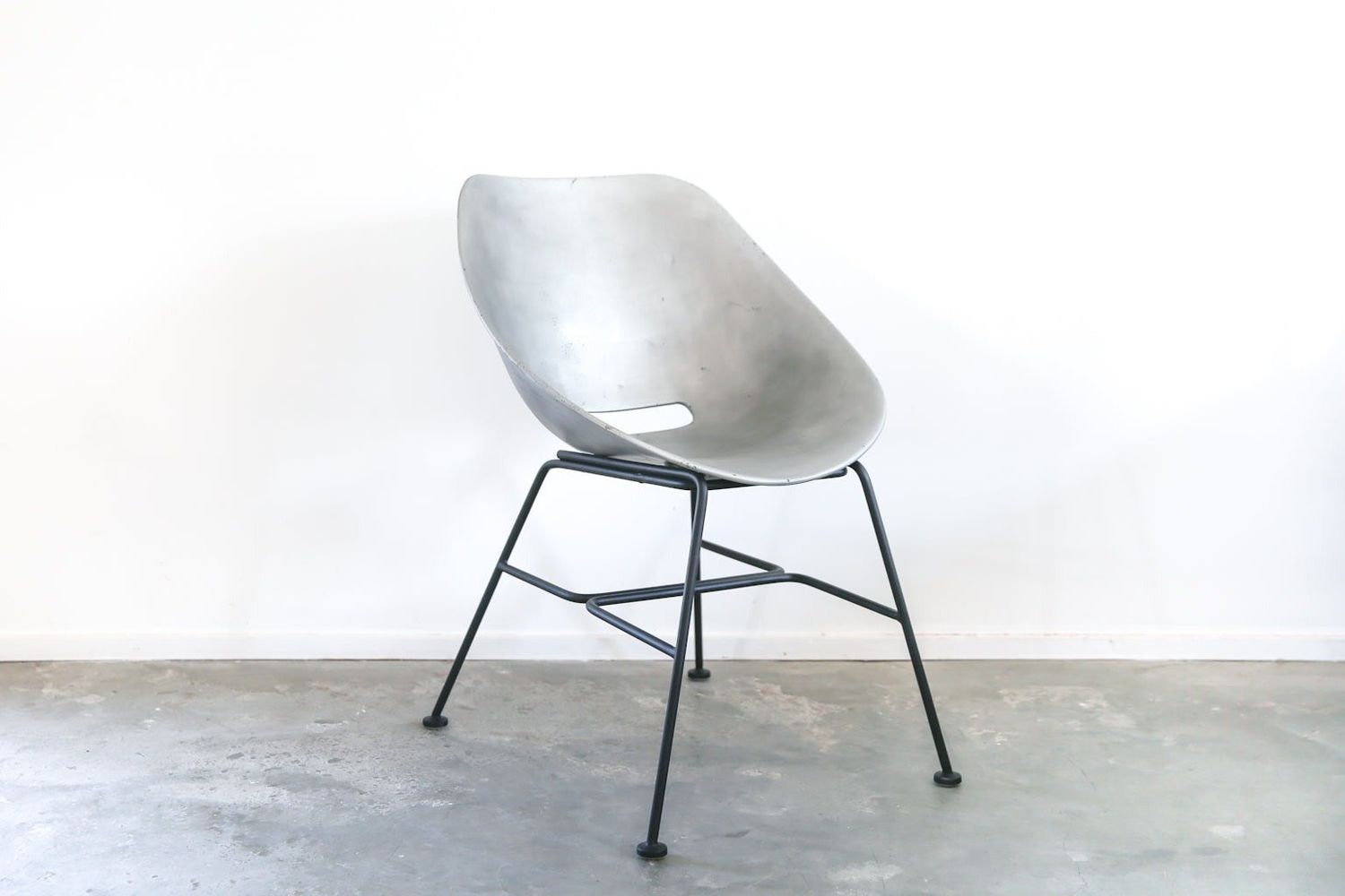 Aluminum Bucket Chair with Black Steel Base