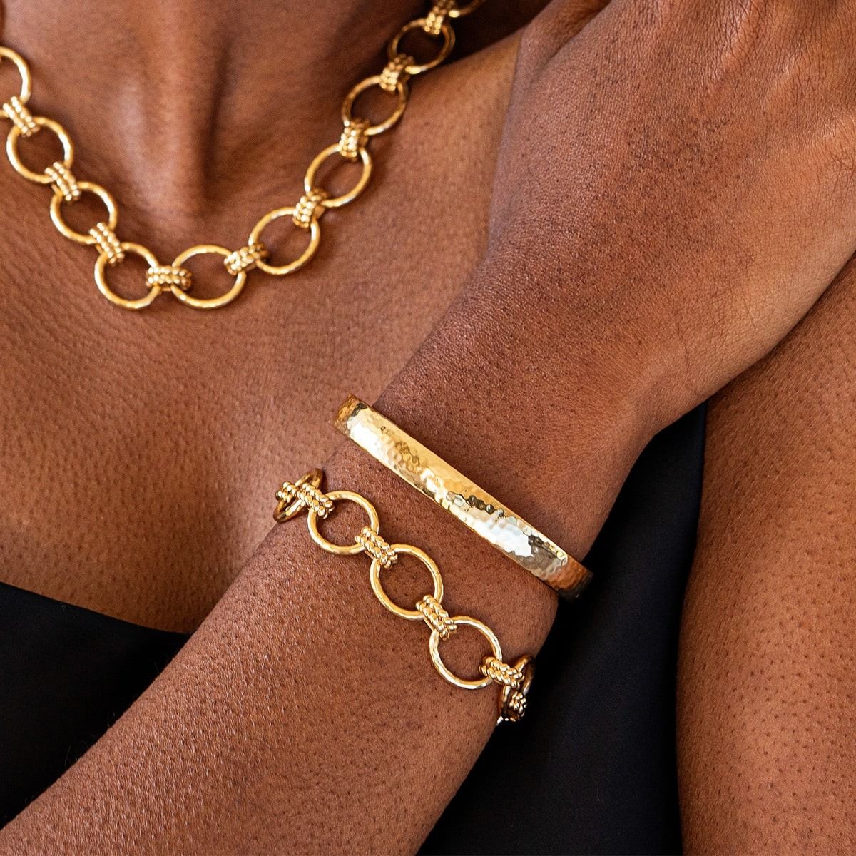 Cleopatra Oval Hinged Bangle, M/L - Gold