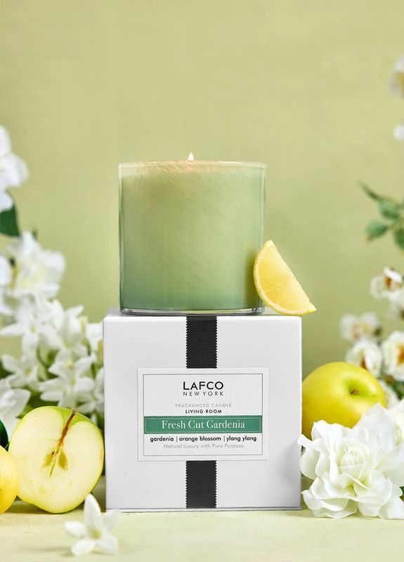 Fresh Cut Gardenia Signature Candle - Living Room
