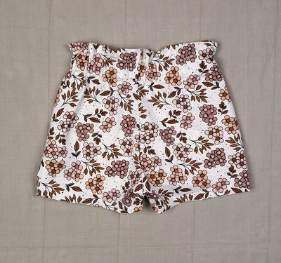 Korte broek bloemetjes