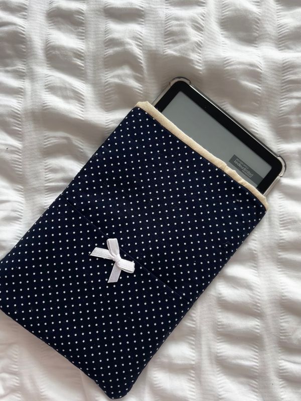 Polka Dot Kindle Sleeve