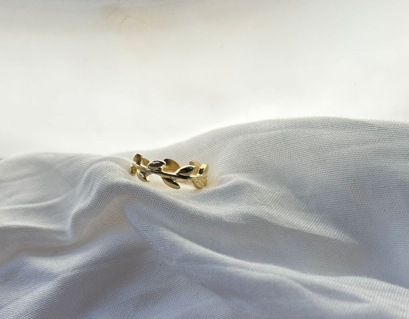 Women Gold Plated Adjustable Floral Finger Ring