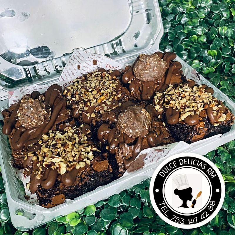 BROWNIES GOURMET CON TOPPINGS.