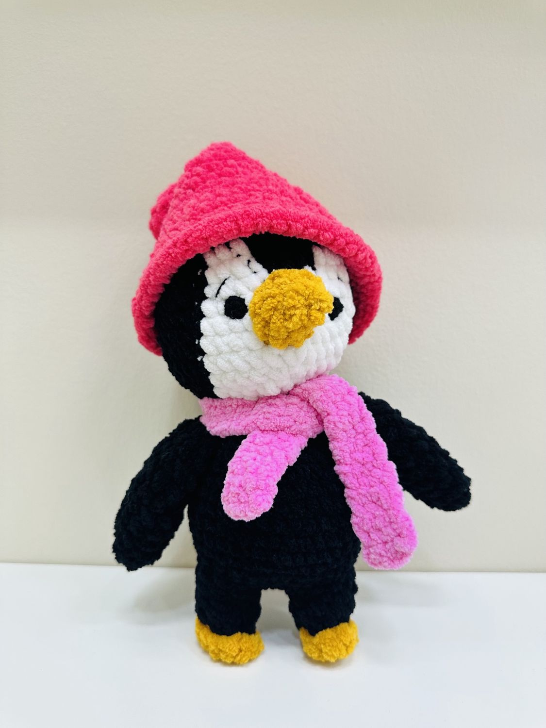 Small Perky Penguin, Colour: pink