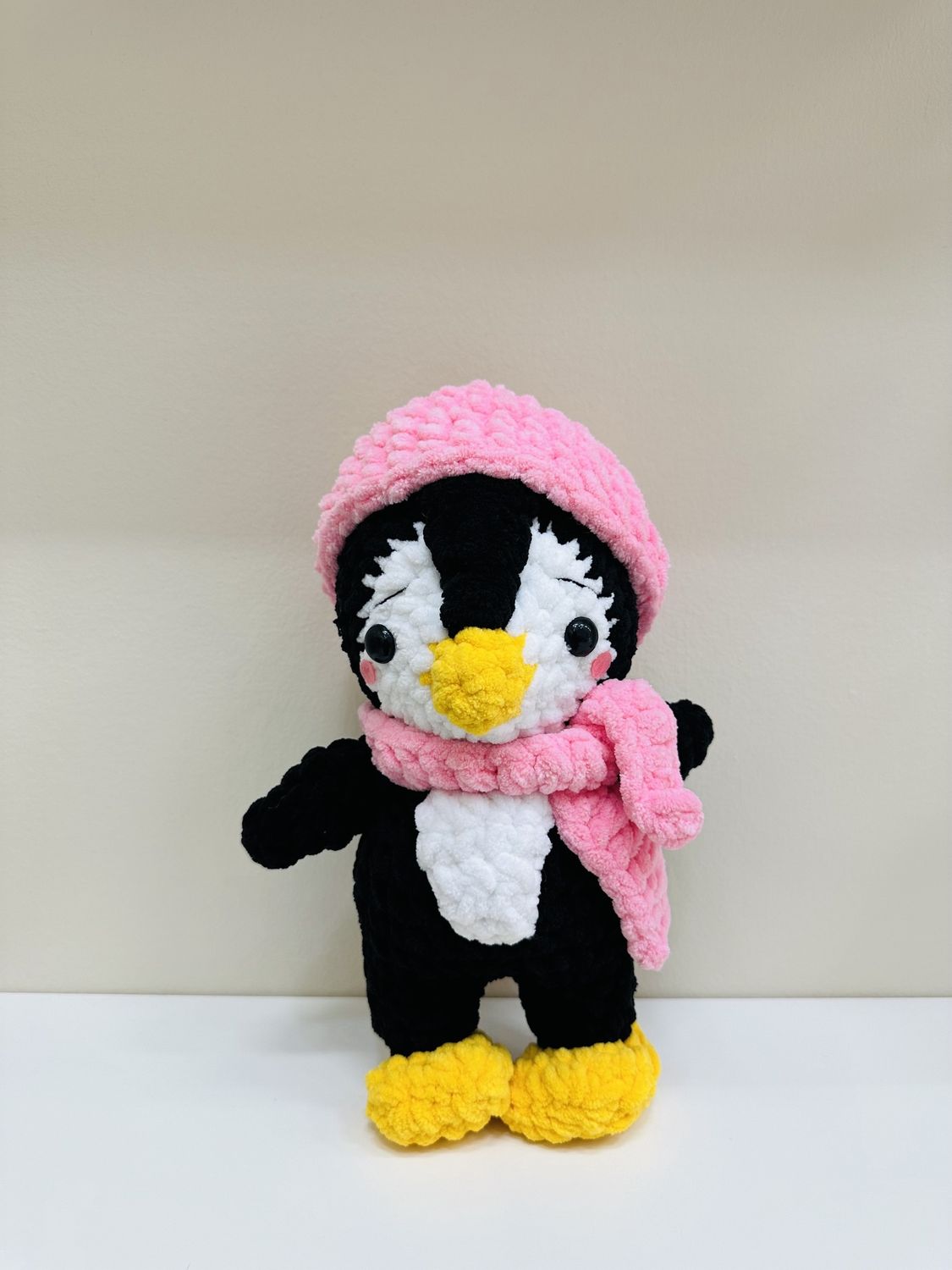 Perky Penguin, color: black