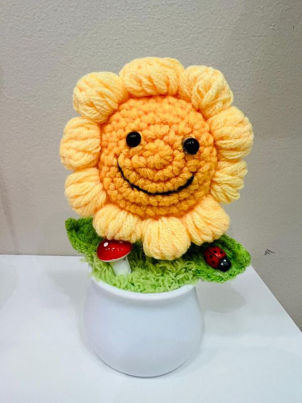 Smiley Sunflower w Mushroom &amp; Bug
