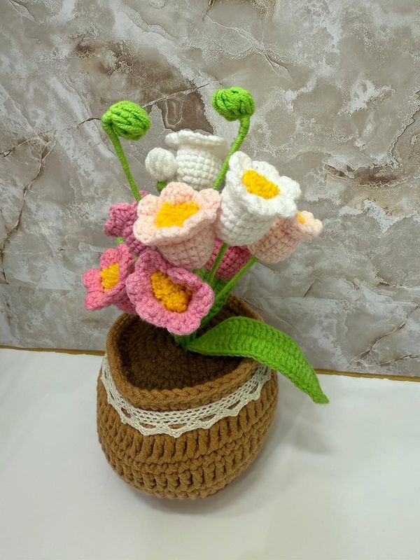 Multi lilly flowerpot