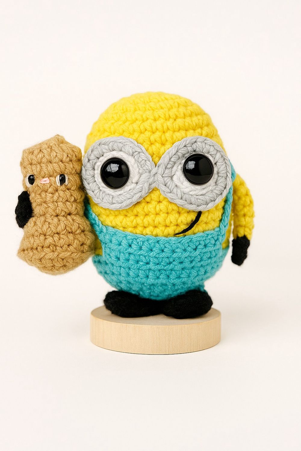 Mini Minion w Bear